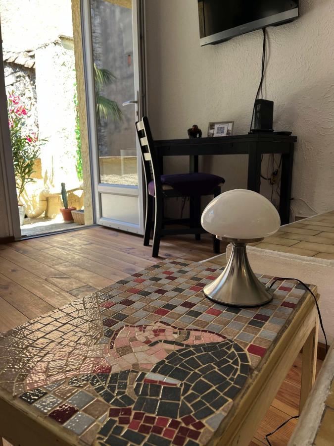 Studio Avec Terrasse Sur Cour, Authentique, Calme 亞維農 外观 照片